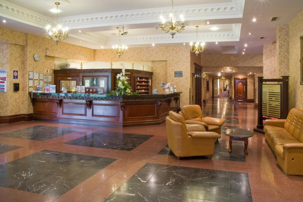 Royal Court Hotel & Spa Ковентри Экстерьер фото