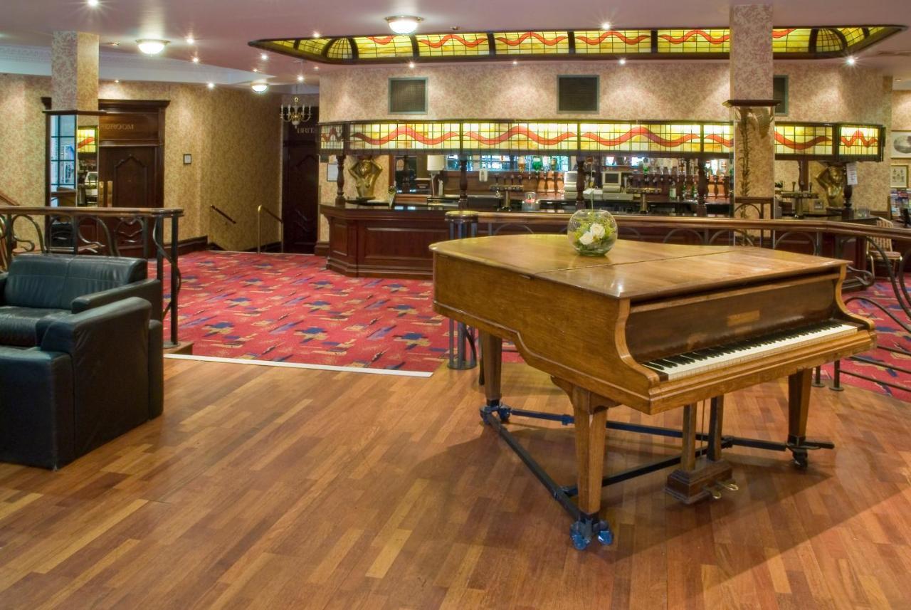 Royal Court Hotel & Spa Ковентри Экстерьер фото